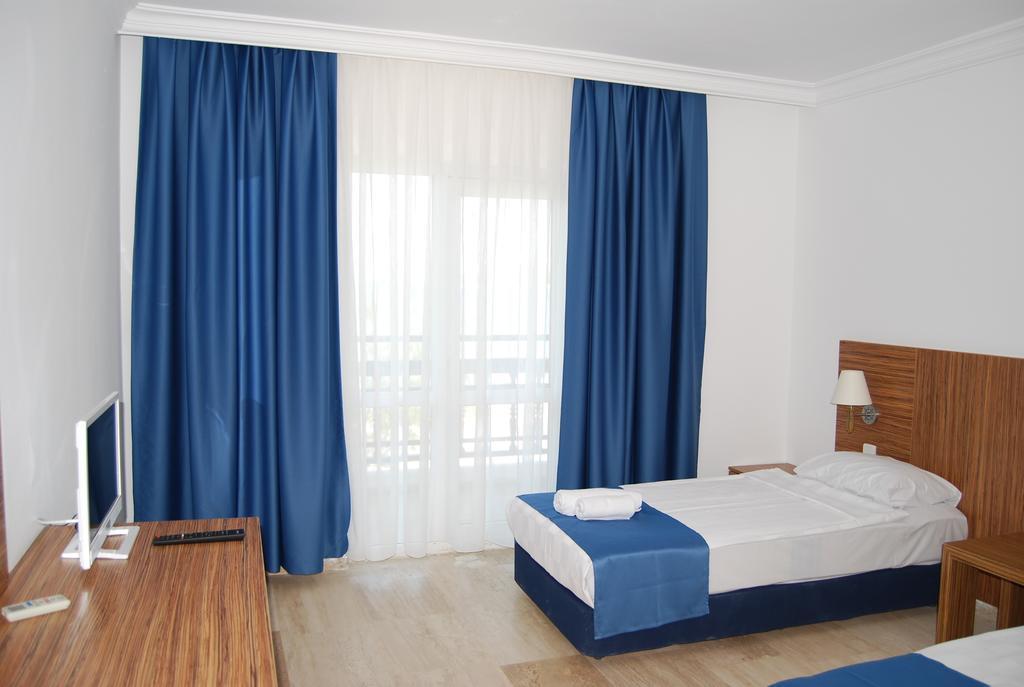 Club Blue White All Inclusive Turgutreis Zimmer foto